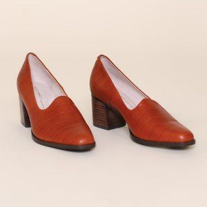 INTENTIONALLY BLANK Peptalk Croc Embossed Leather Pump